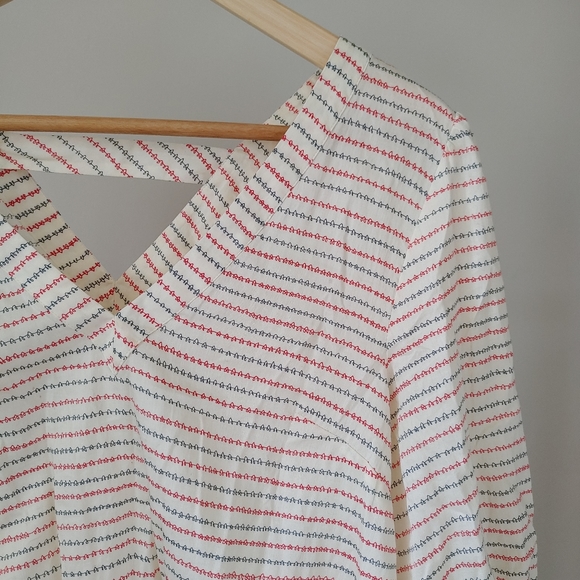 Anthropologie V-Neck Blouse Ivory Print Size 2 - Picture 6 of 16